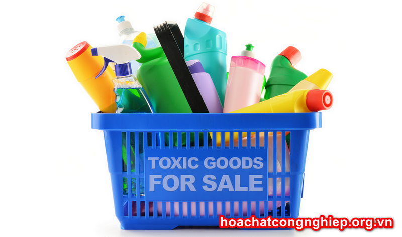 Nhiều loại hóa chất tẩy rửa độc hại được bán trực tiếp đến người tiêu dùng