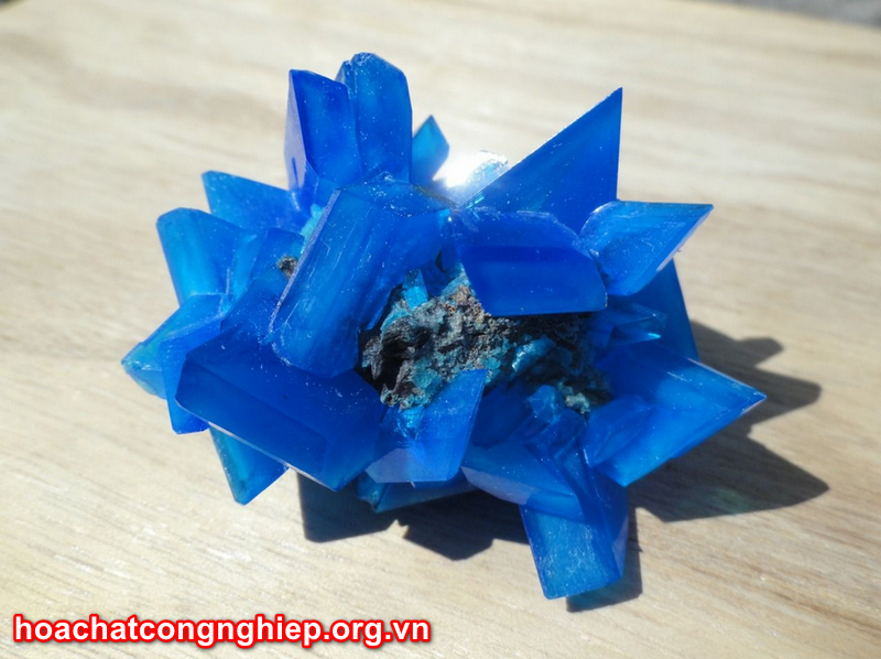Chalcanthite là dạng khoáng vật phổ biến được sử dụng nhiều trong công nghiệp